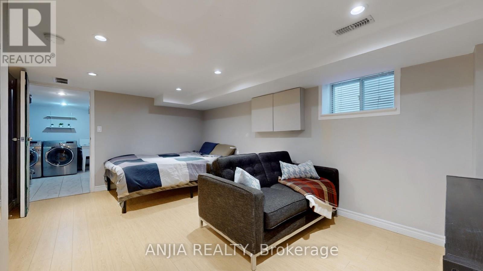 691 Greenwood Avenue Property Photo 27