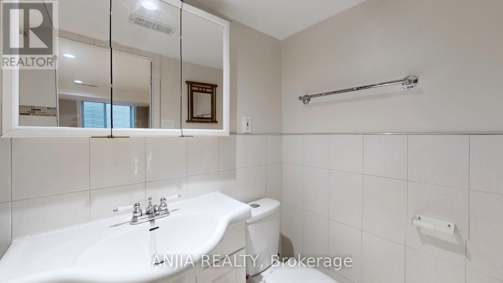691 Greenwood Avenue Property Photo 28