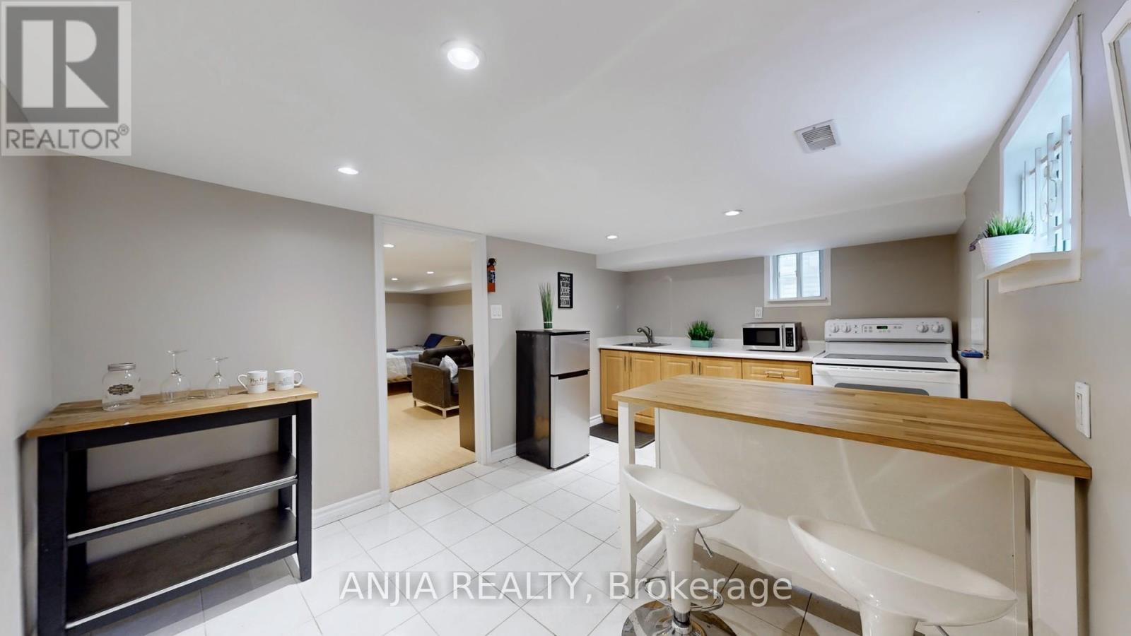 691 Greenwood Avenue Property Photo 29