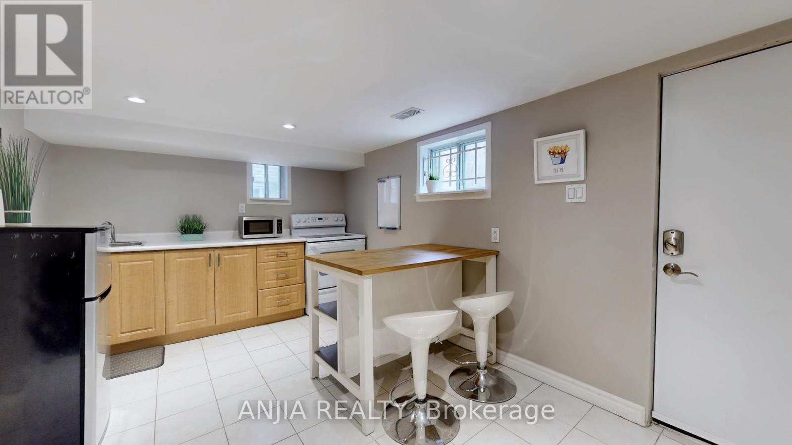 691 Greenwood Avenue Property Photo 30