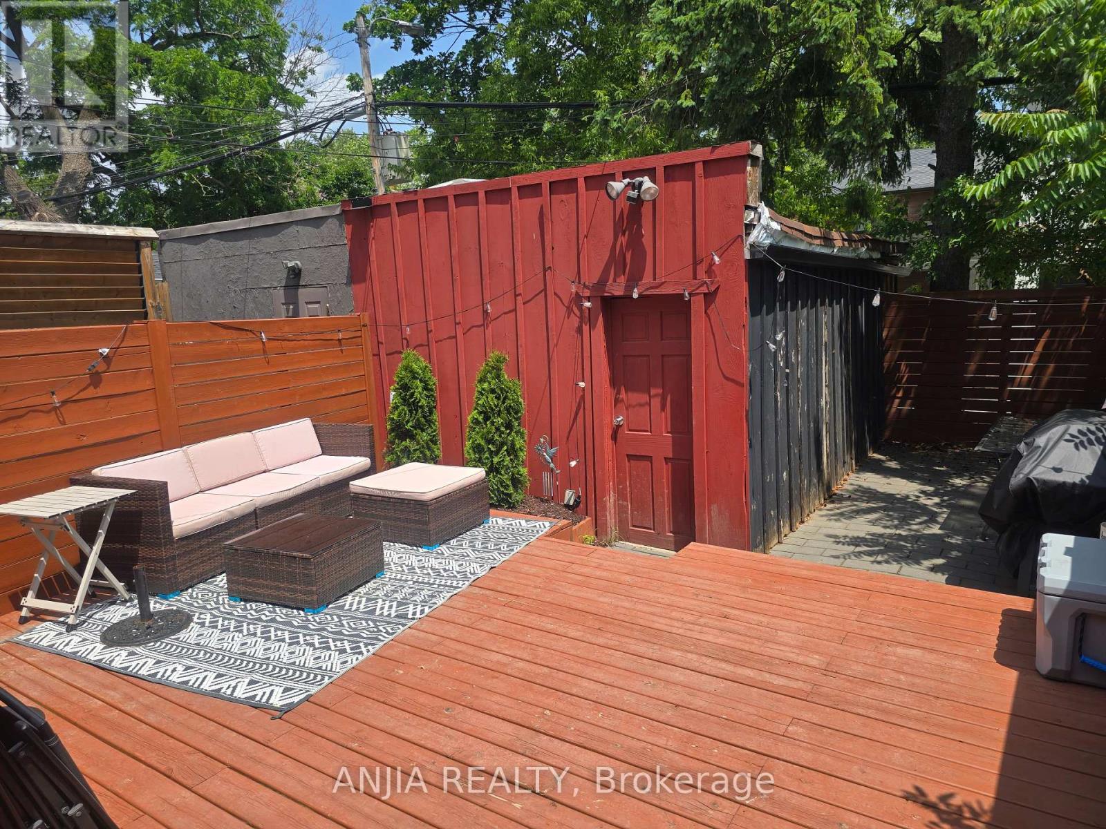 691 Greenwood Avenue Property Photo 32