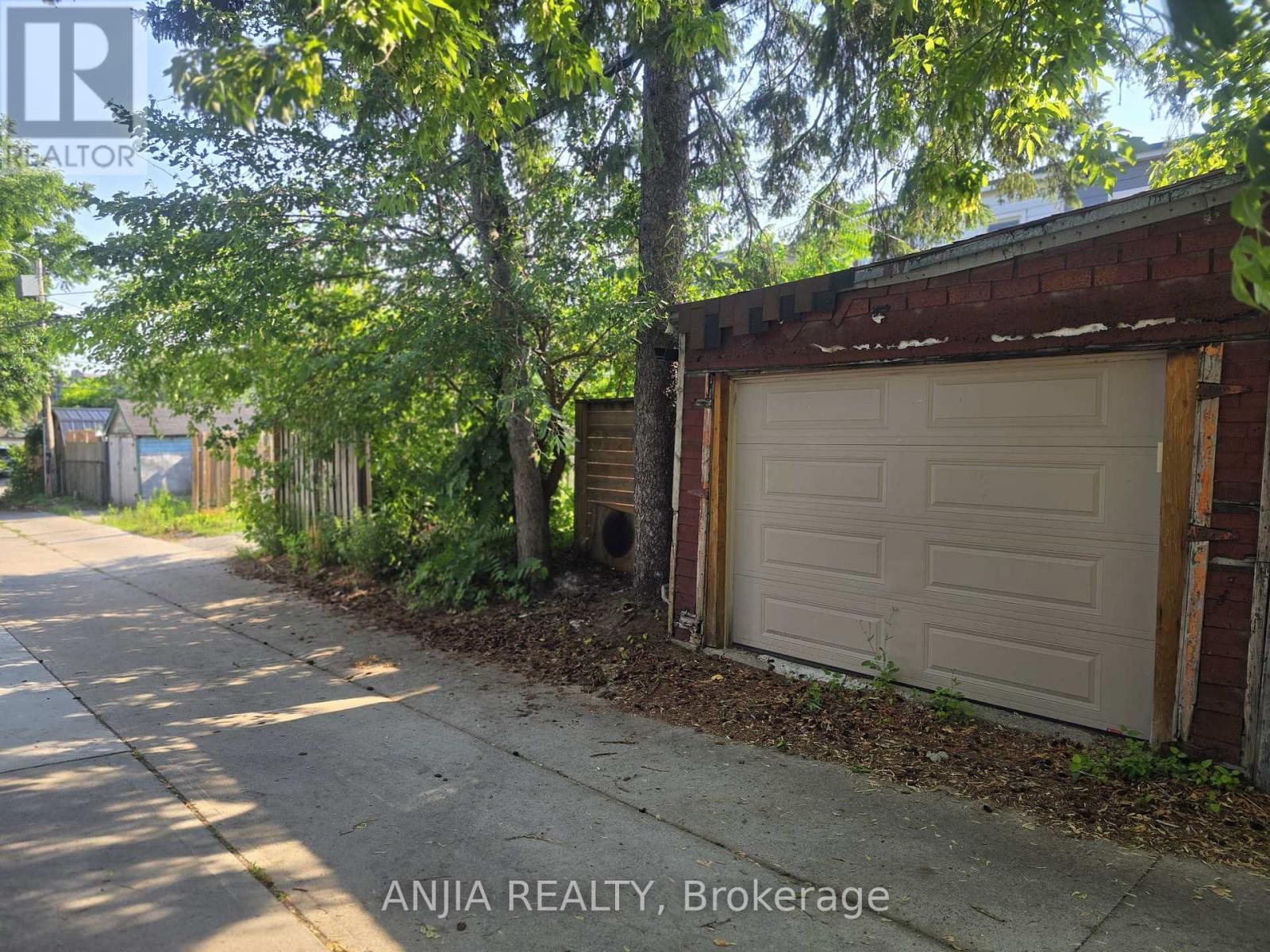 691 Greenwood Avenue Property Photo 34