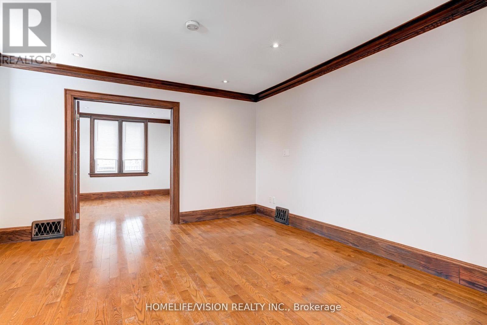 123 Mary Street E Property Photo 6