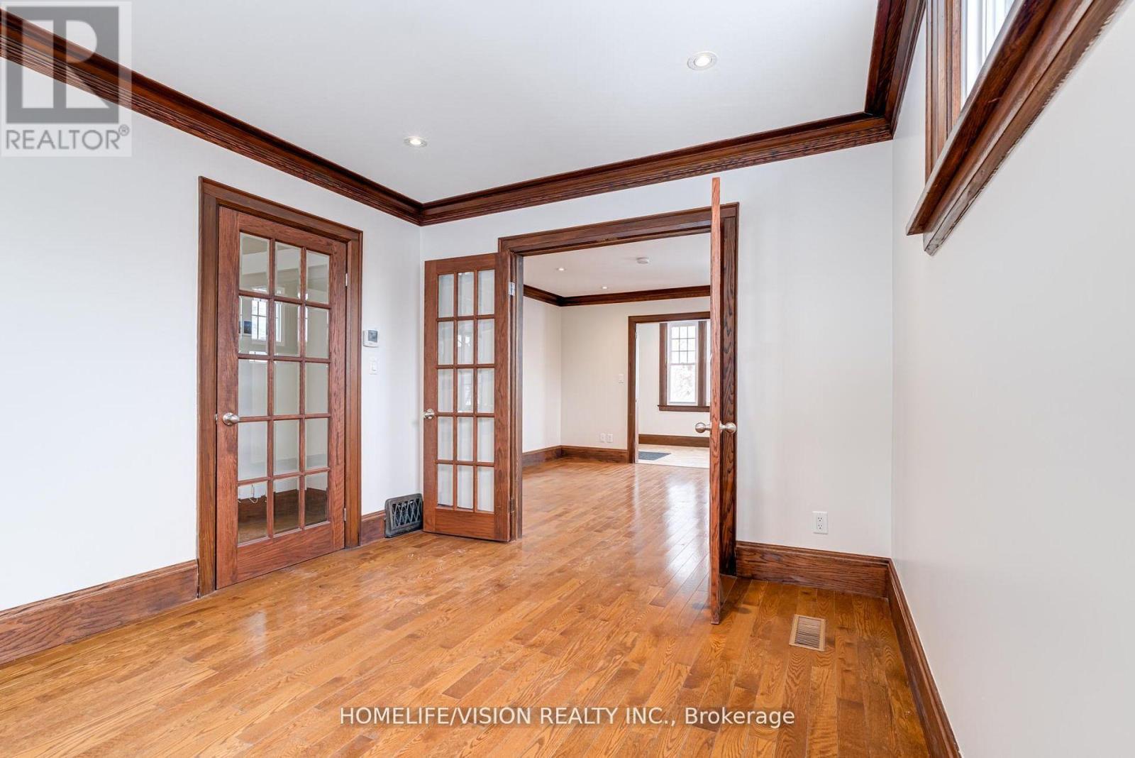 123 Mary Street E Property Photo 9