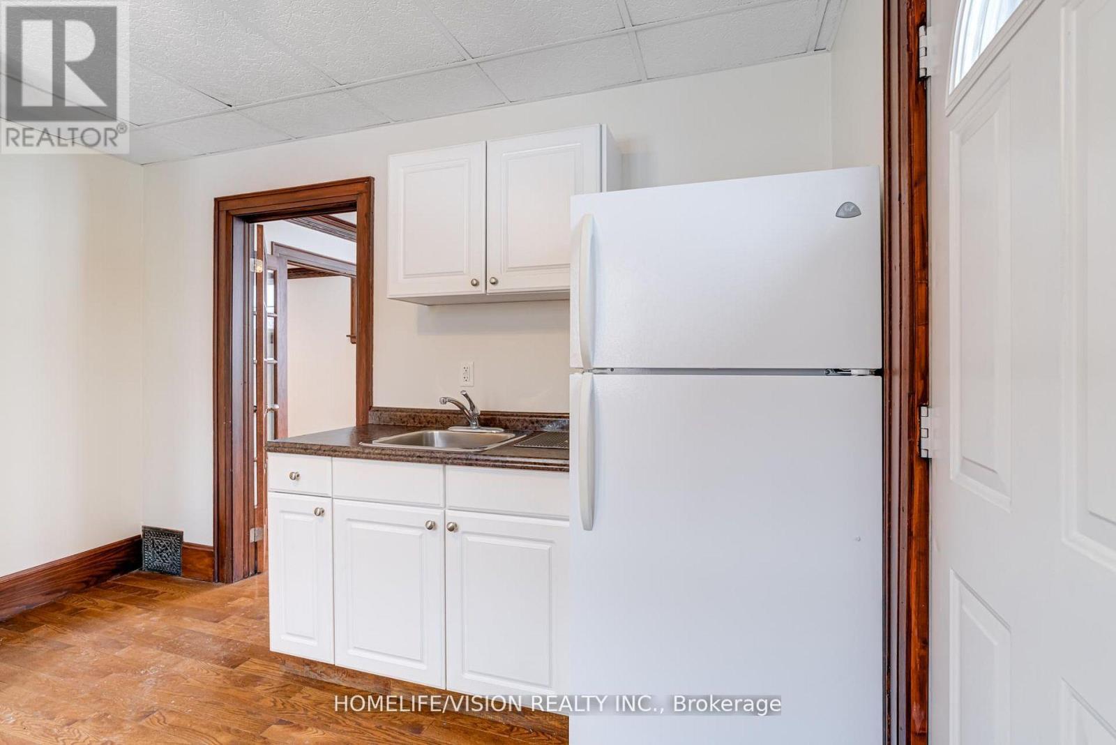 123 Mary Street E Property Photo 14