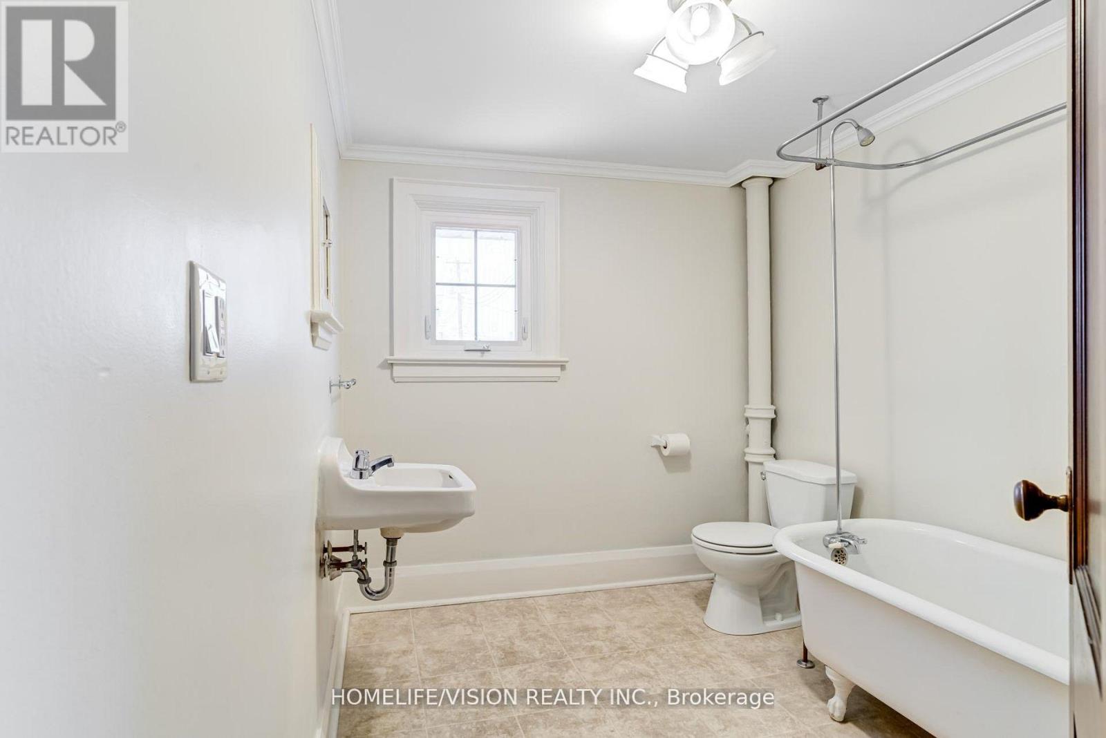 123 Mary Street E Property Photo 21