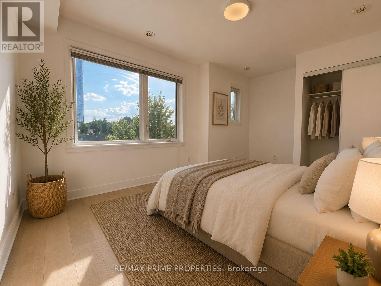 Th69 - 315 Village Green Square Property Photo 12