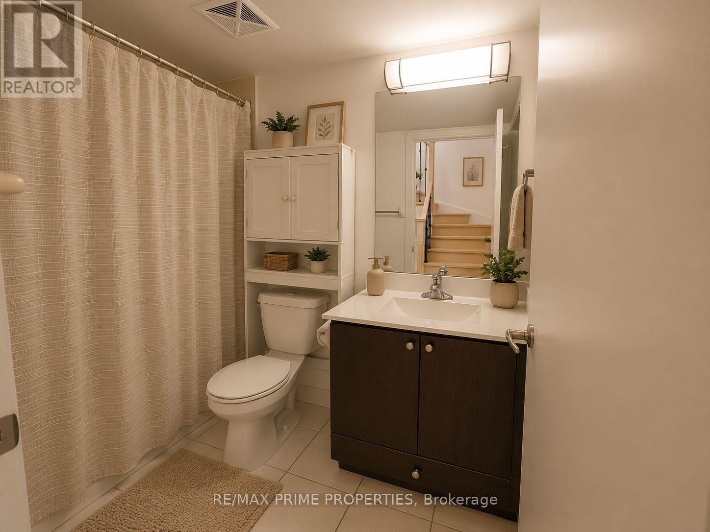 Th69 - 315 Village Green Square Property Photo 13
