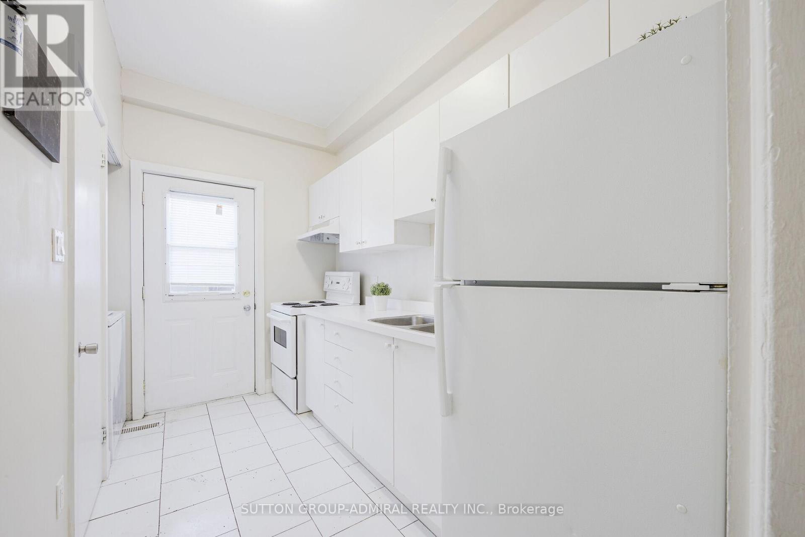 Upper - 1934 Queen Street E Property Photo 6