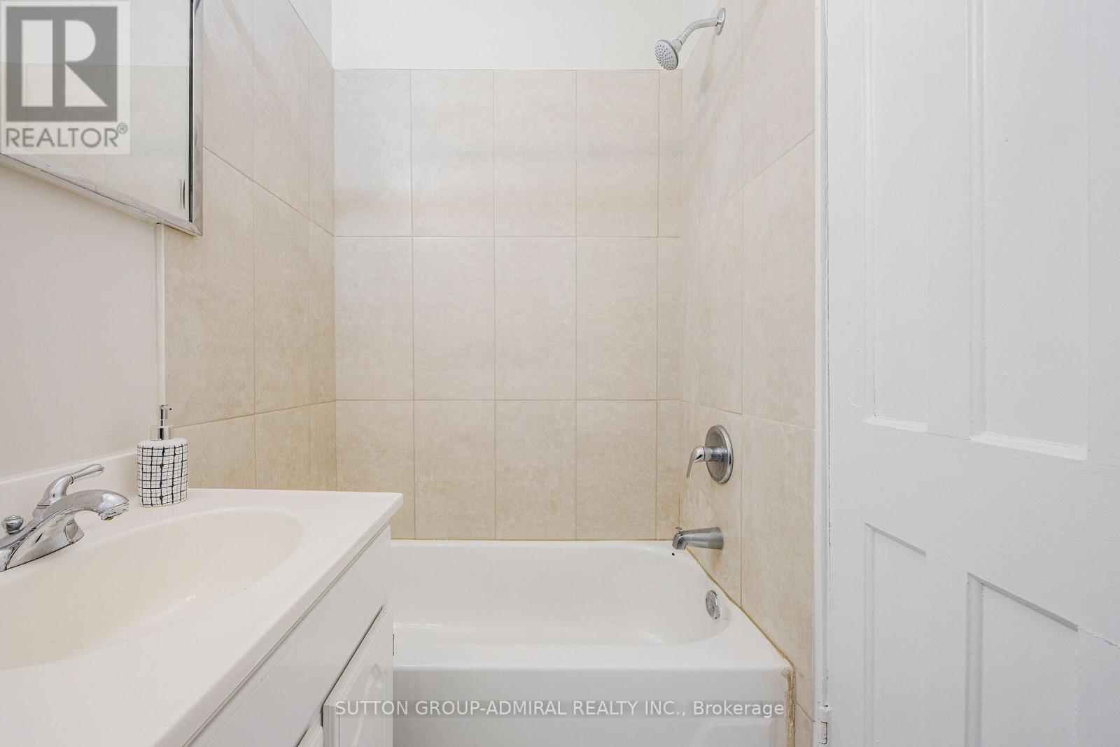 Upper - 1934 Queen Street E Property Photo 16