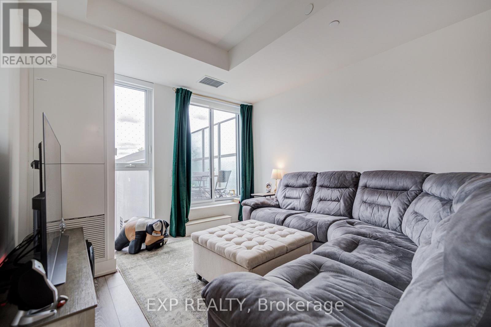 211 - 1285 Queen Street E Property Photo 4