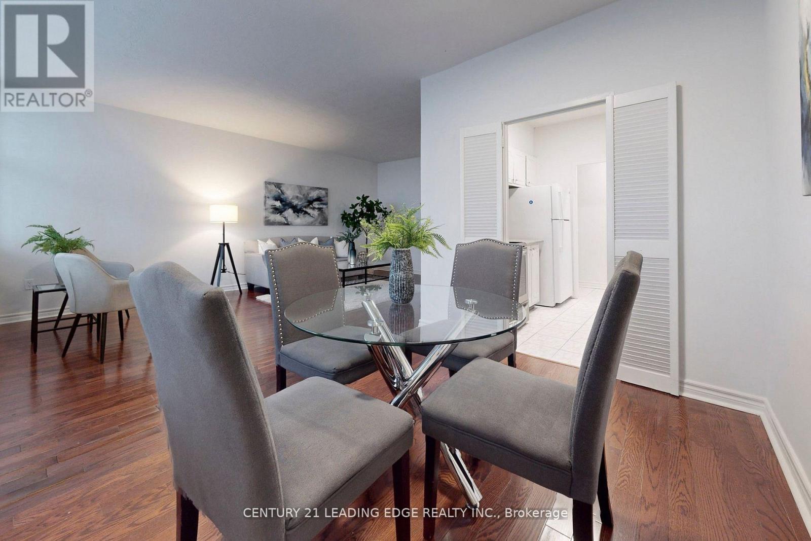 1005 - 2245 Eglinton Avenue E Property Photo 18