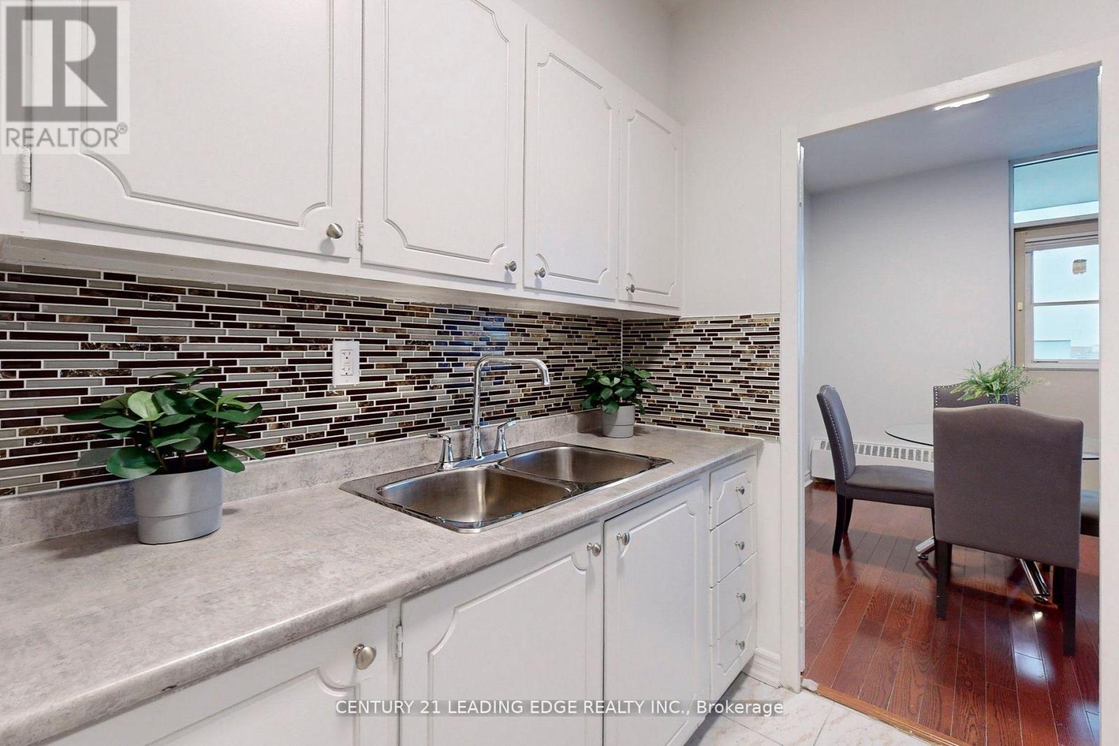 1005 - 2245 Eglinton Avenue E Property Photo 21