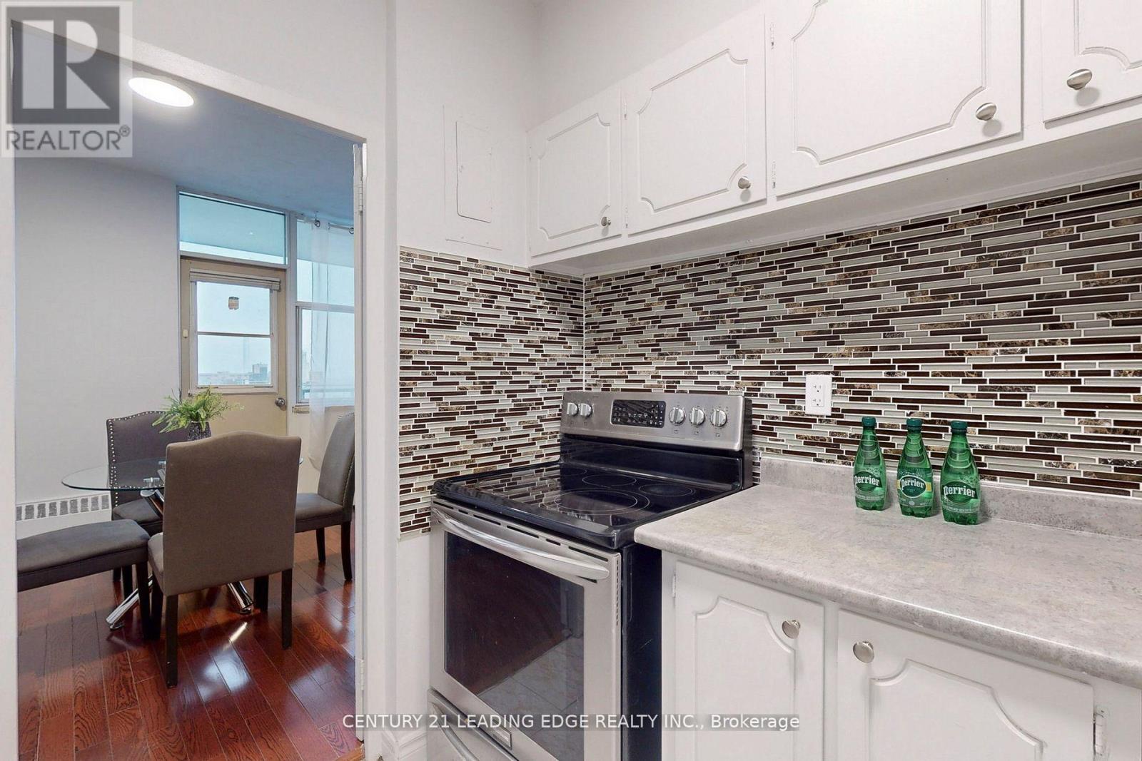 1005 - 2245 Eglinton Avenue E Property Photo 22