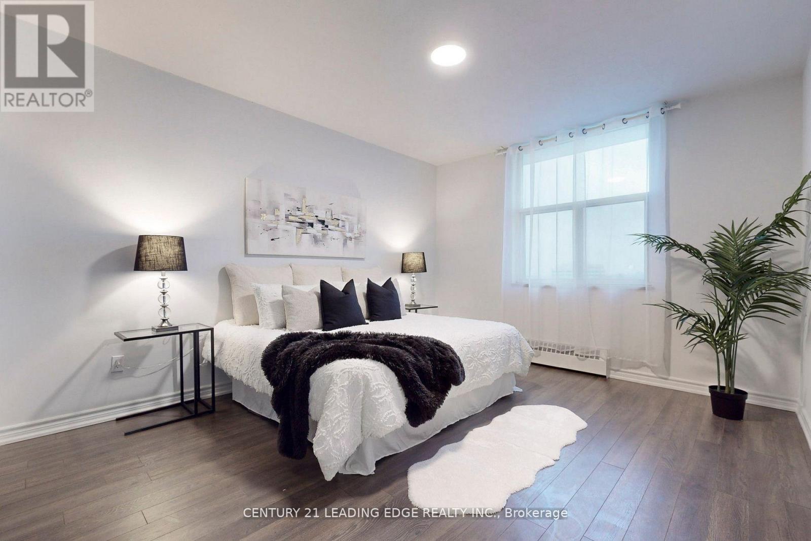 1005 - 2245 Eglinton Avenue E Property Photo 24