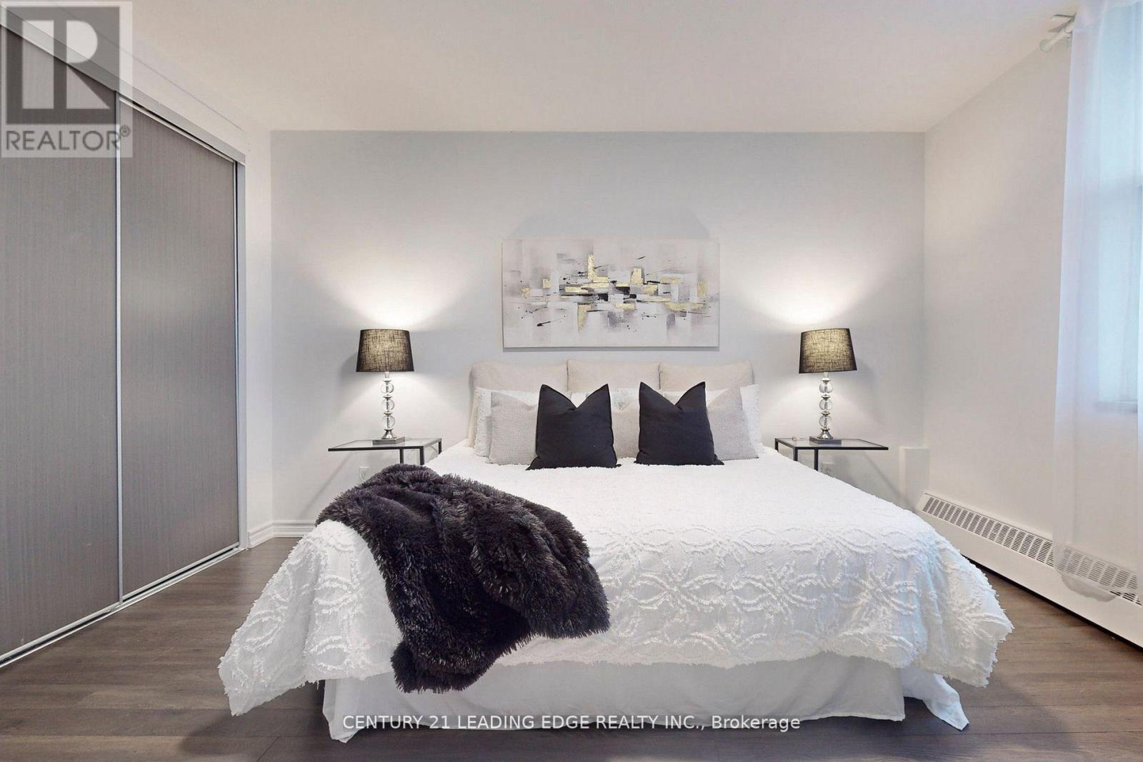 1005 - 2245 Eglinton Avenue E Property Photo 25