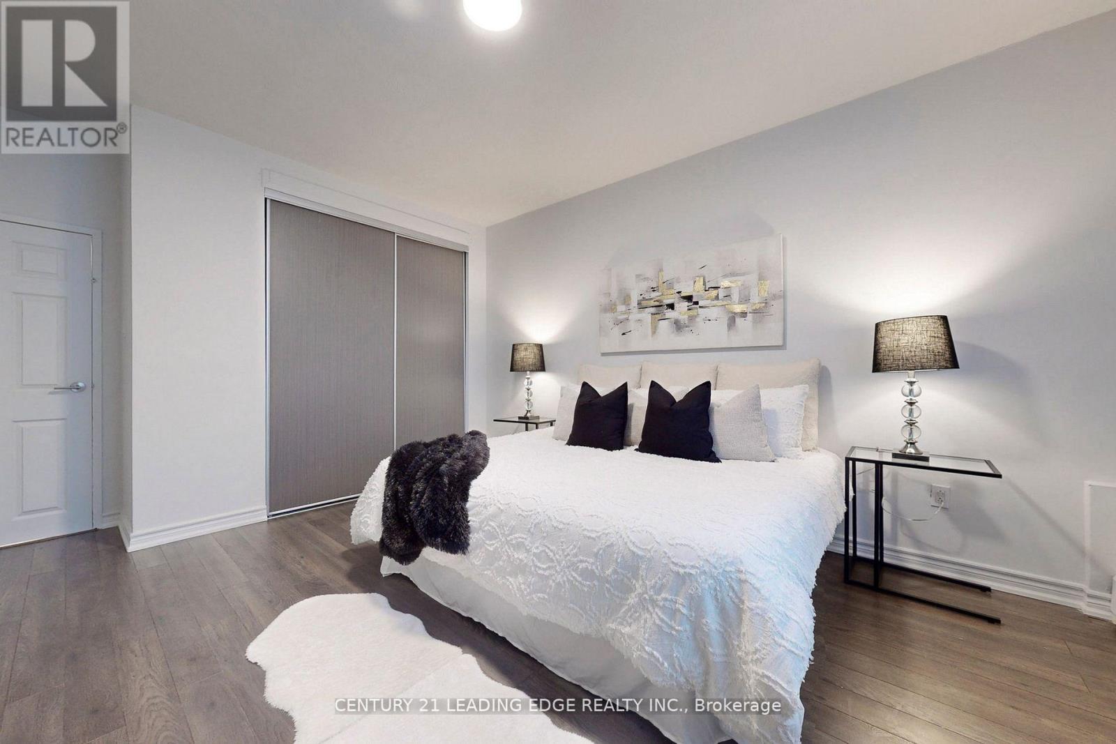 1005 - 2245 Eglinton Avenue E Property Photo 26