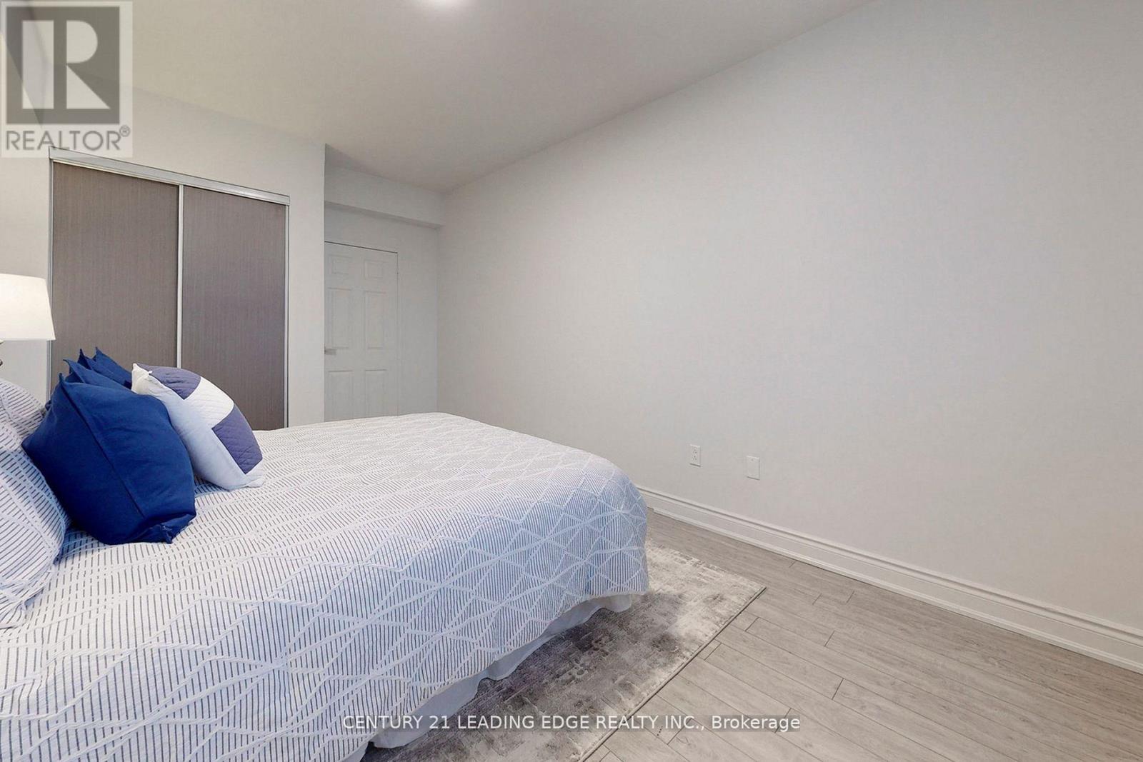 1005 - 2245 Eglinton Avenue E Property Photo 31