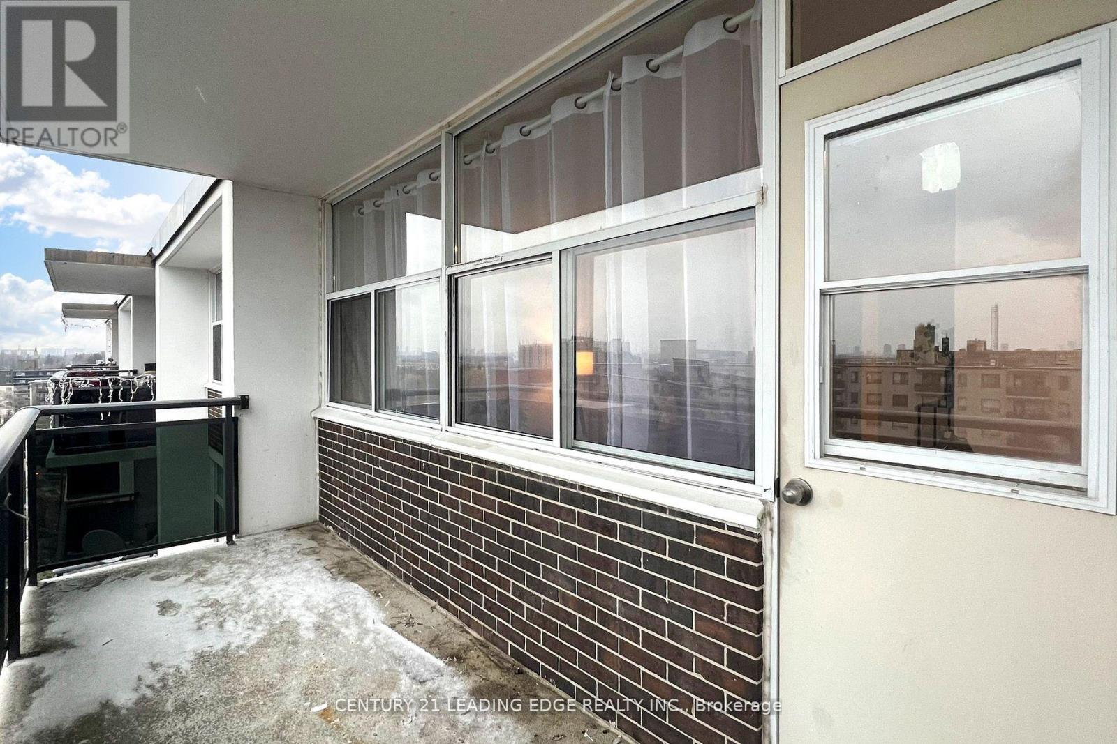 1005 - 2245 Eglinton Avenue E Property Photo 35
