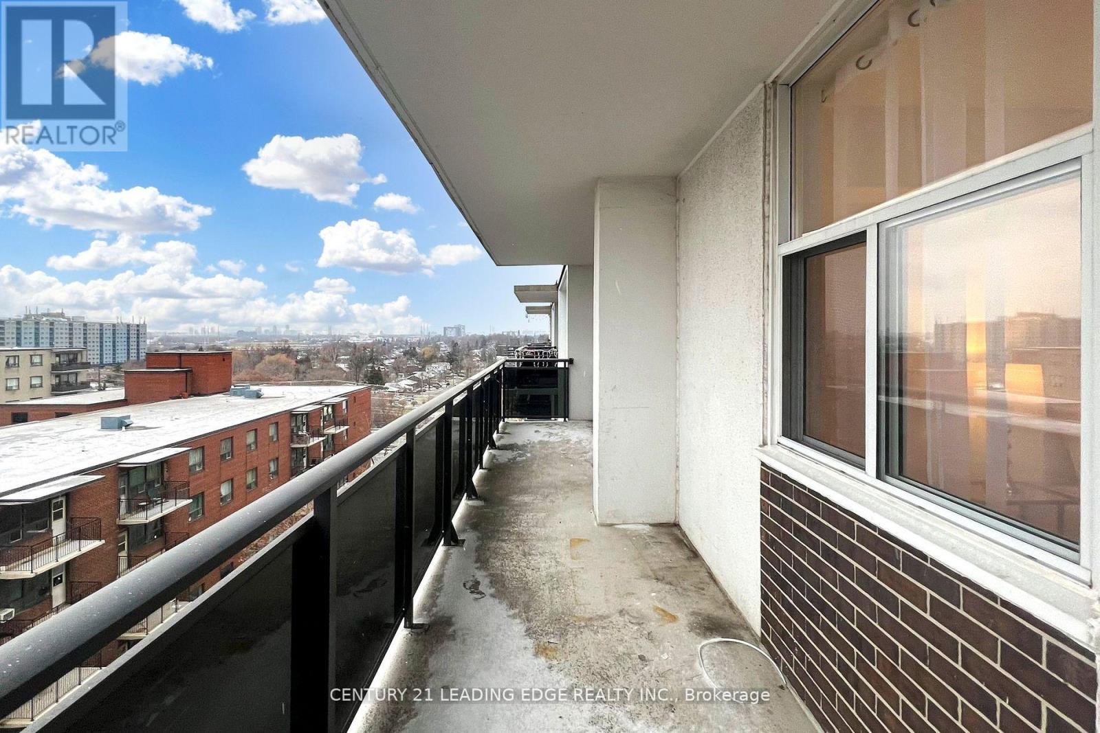 1005 - 2245 Eglinton Avenue E Property Photo 36