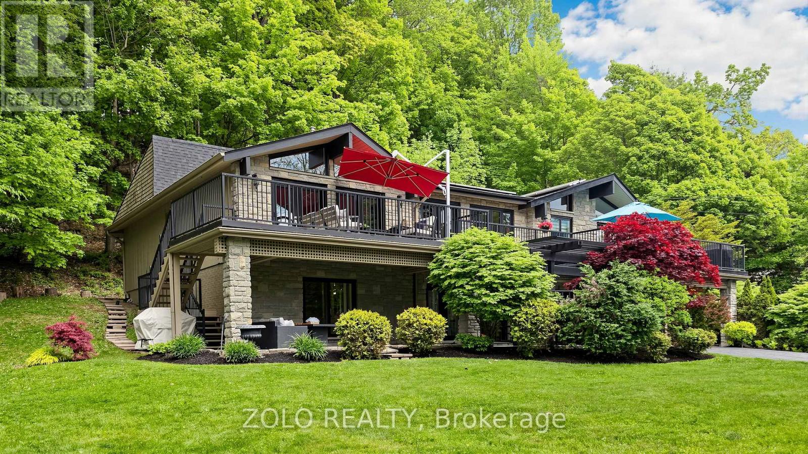 41 Meadowcliffe Drive Property Photo 3