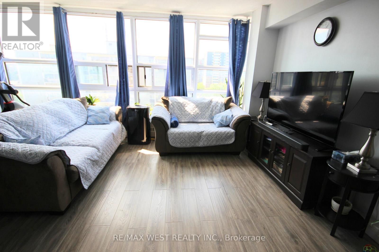 801 - 3380 Eglinton Avenue E Property Photo 3