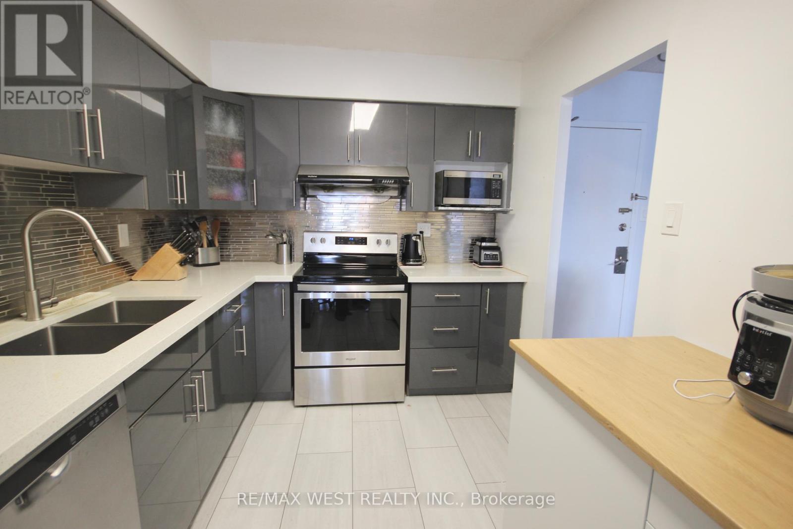 801 - 3380 Eglinton Avenue E Property Photo 4