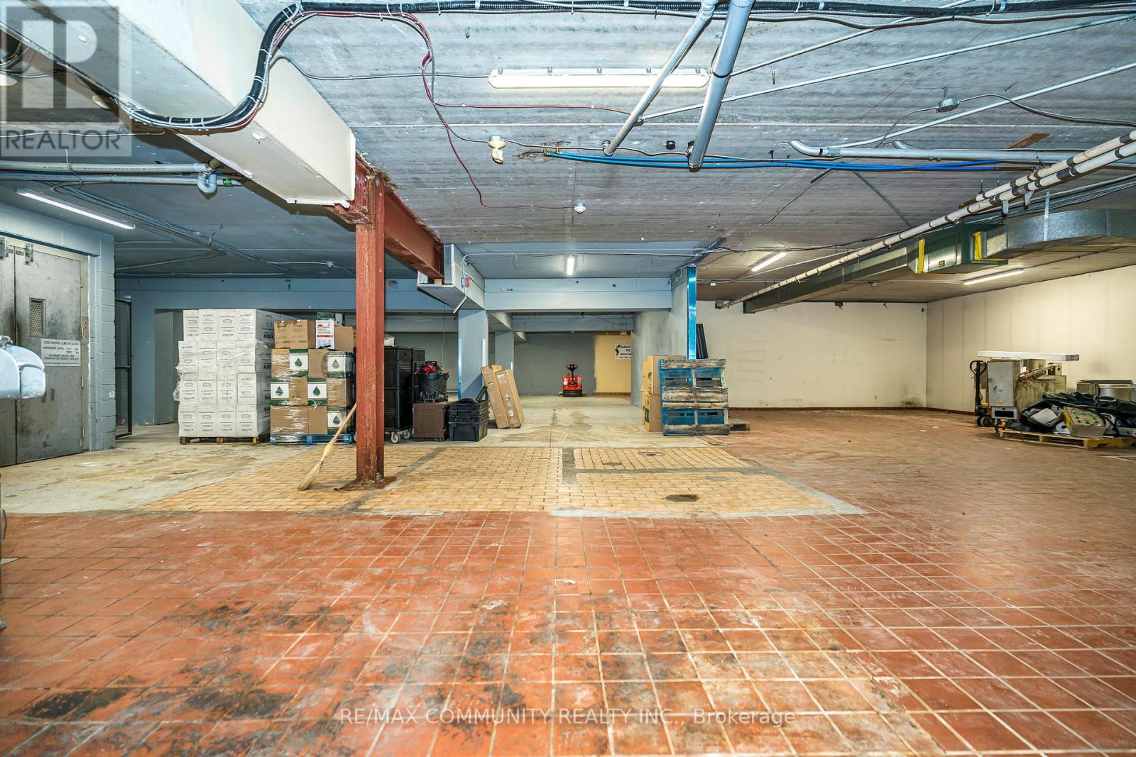 60 Athol Street E Property Photo 13