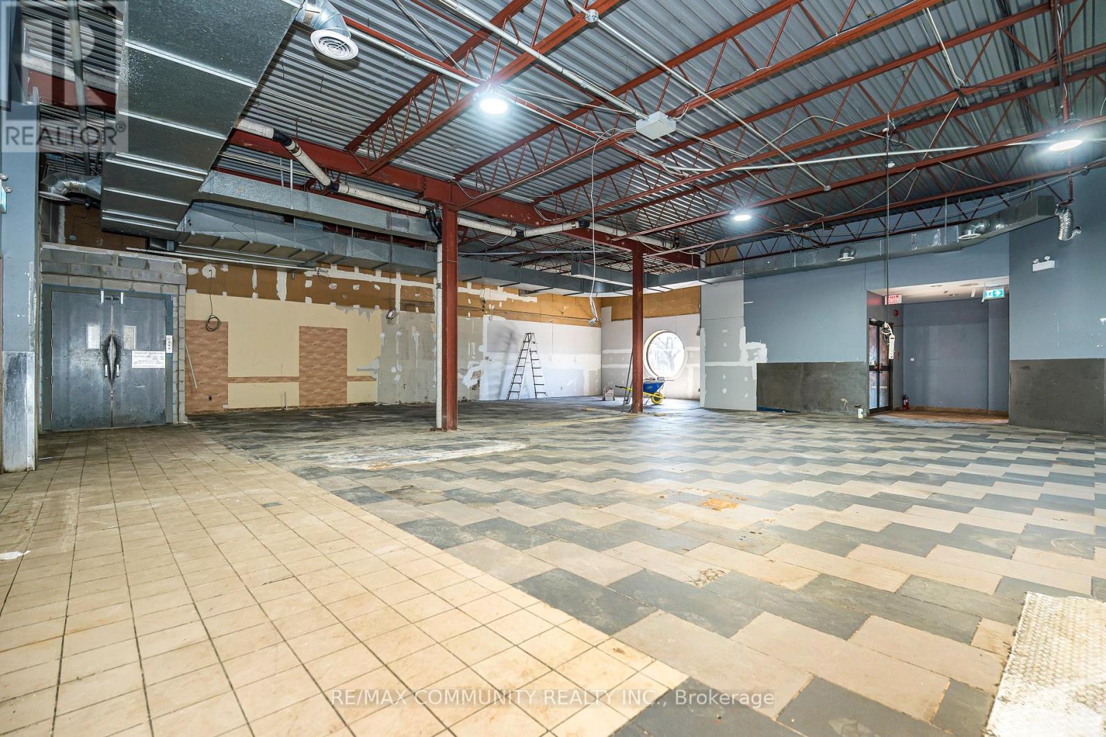 60 Athol Street E Property Photo 9