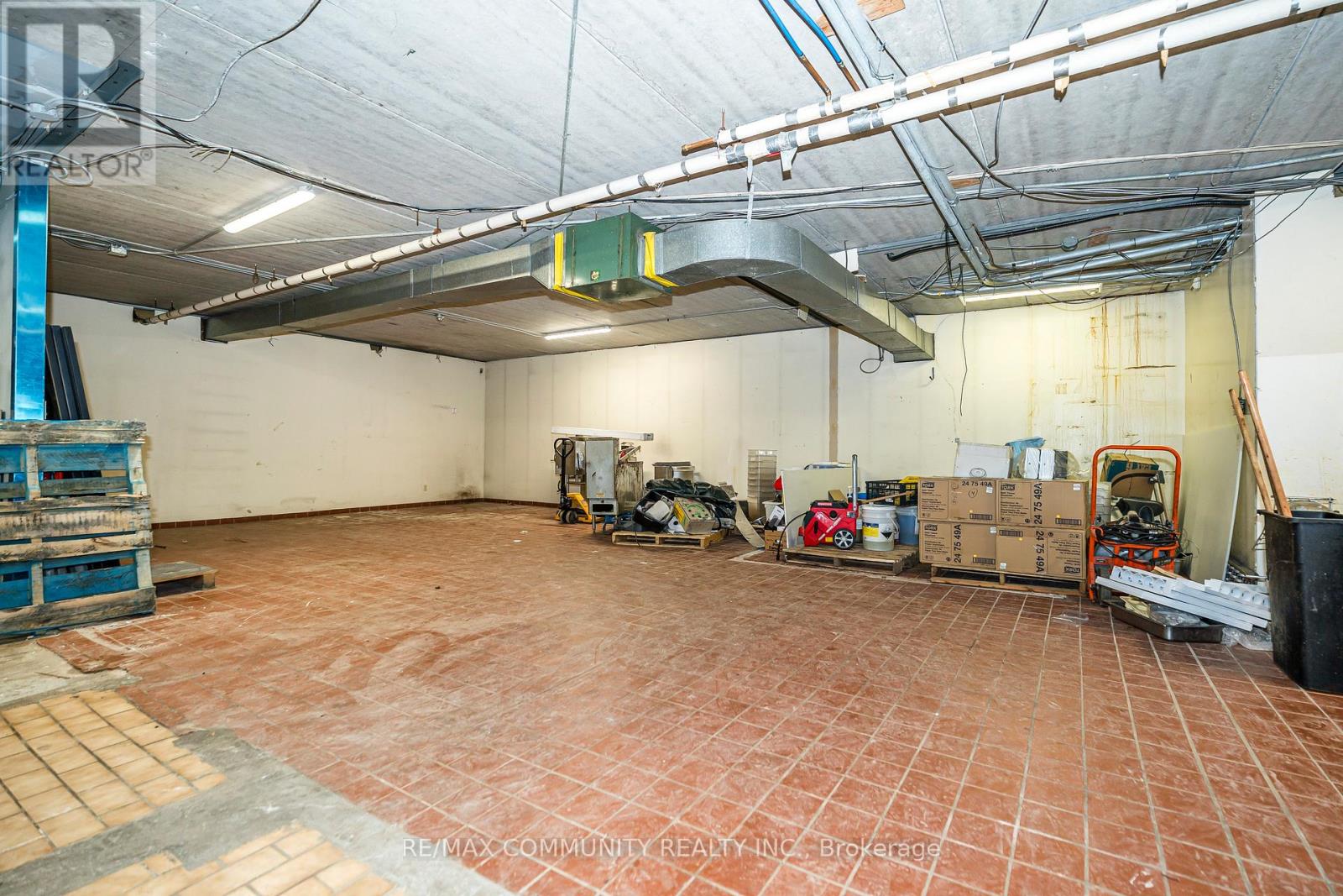 60 Athol Street E Property Photo 26