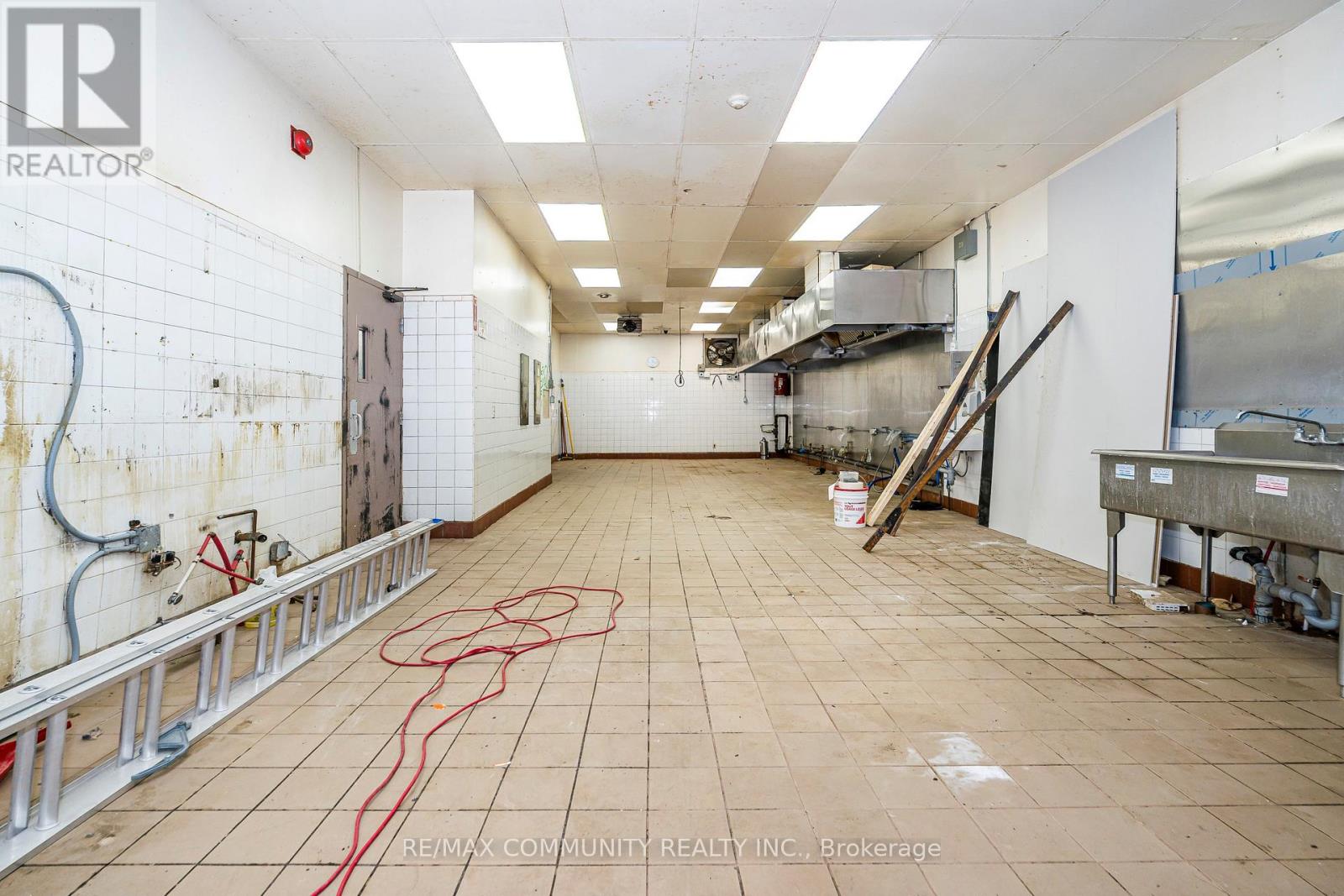 60 Athol Street E Property Photo 14