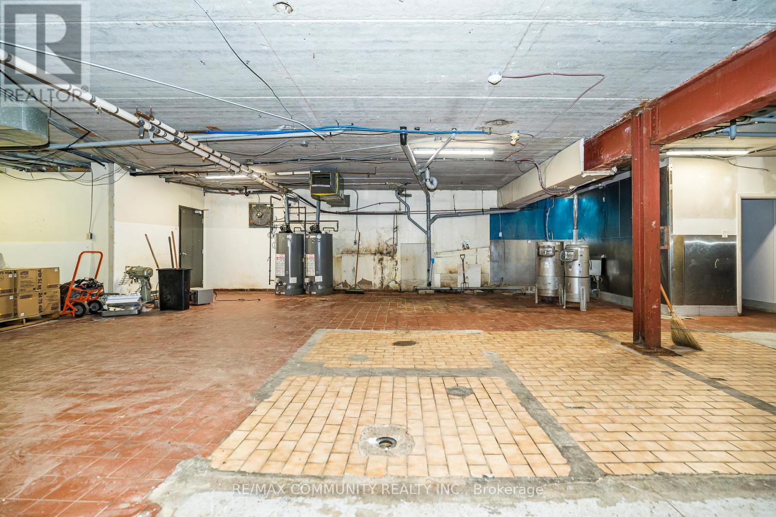 60 Athol Street E Property Photo 25