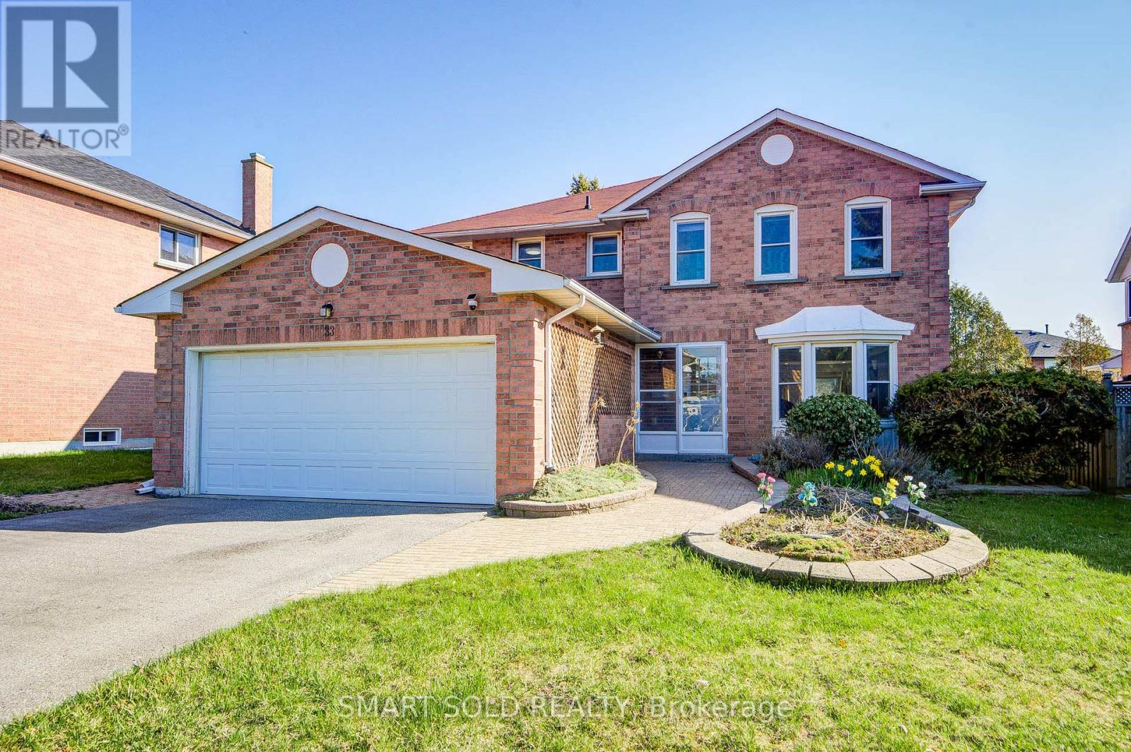 33 Love Crescent Property Photo 1