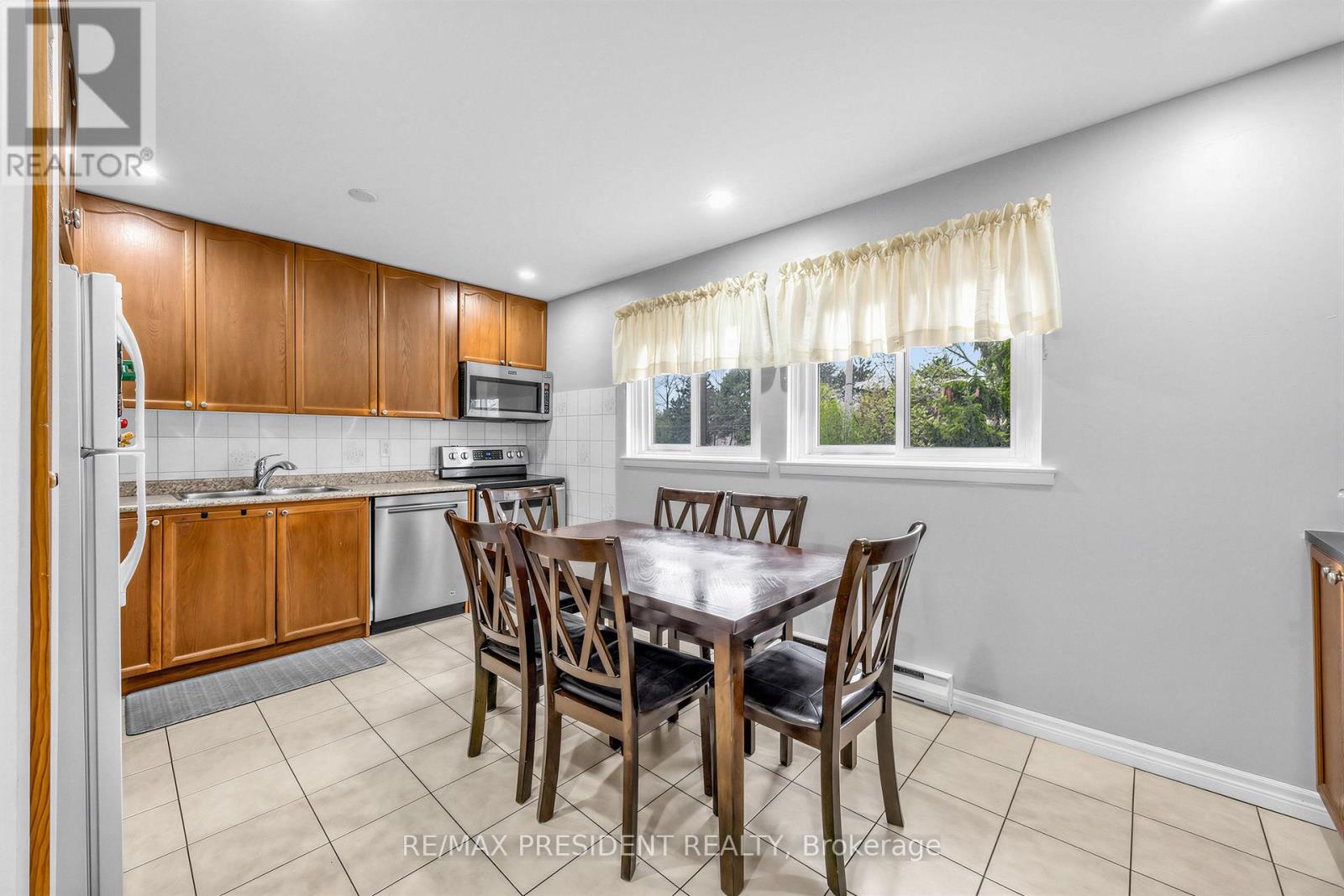 20 - 120 Murison Boulevard Property Photo 5