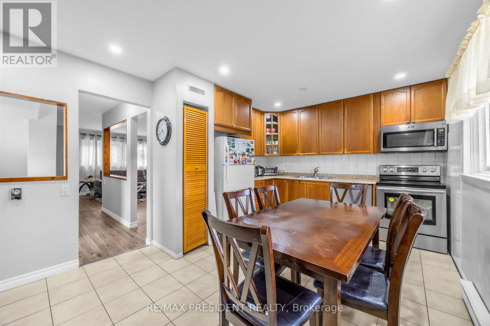 20 - 120 Murison Boulevard Property Photo 6