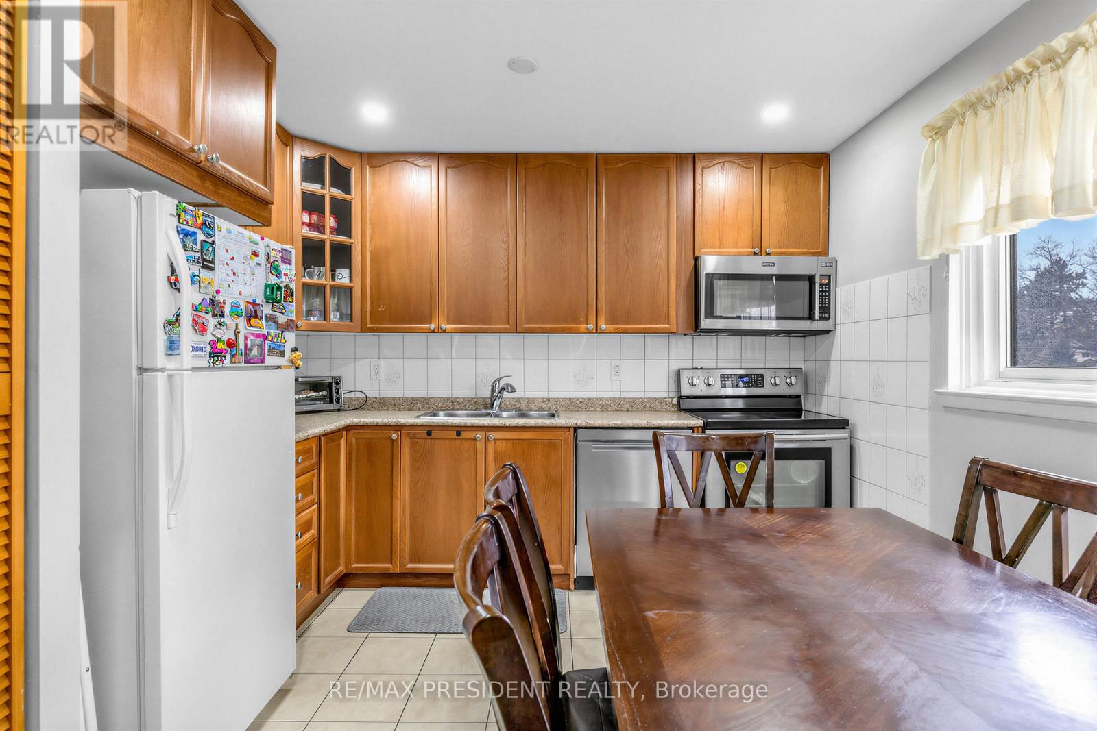 20 - 120 Murison Boulevard Property Photo 7