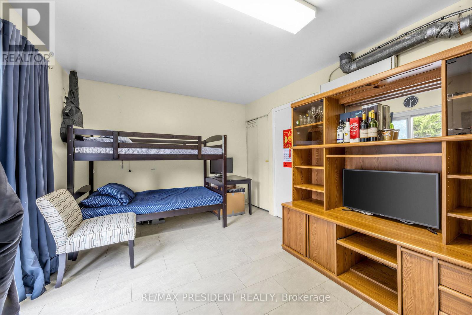 20 - 120 Murison Boulevard Property Photo 12