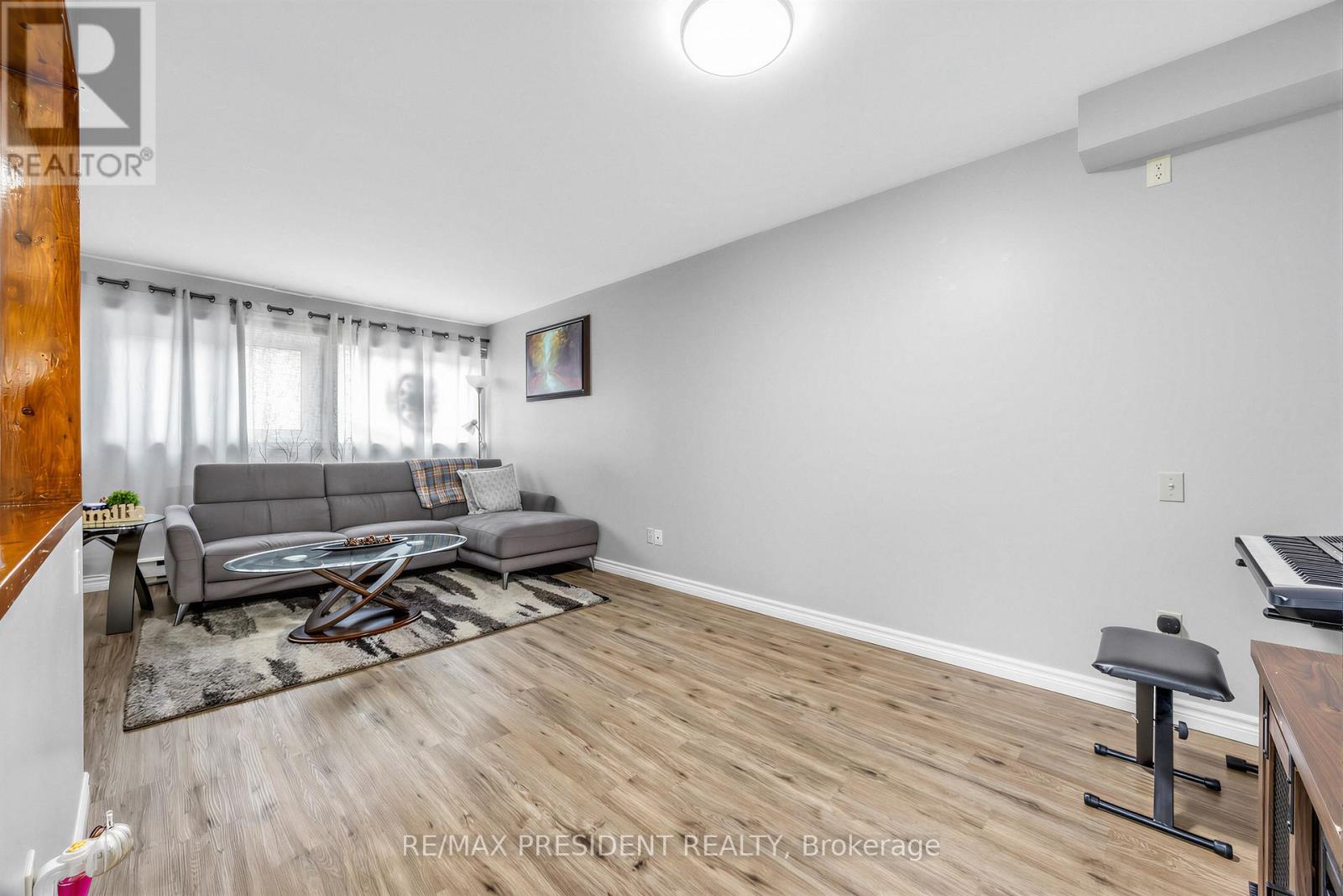 20 - 120 Murison Boulevard Property Photo 14