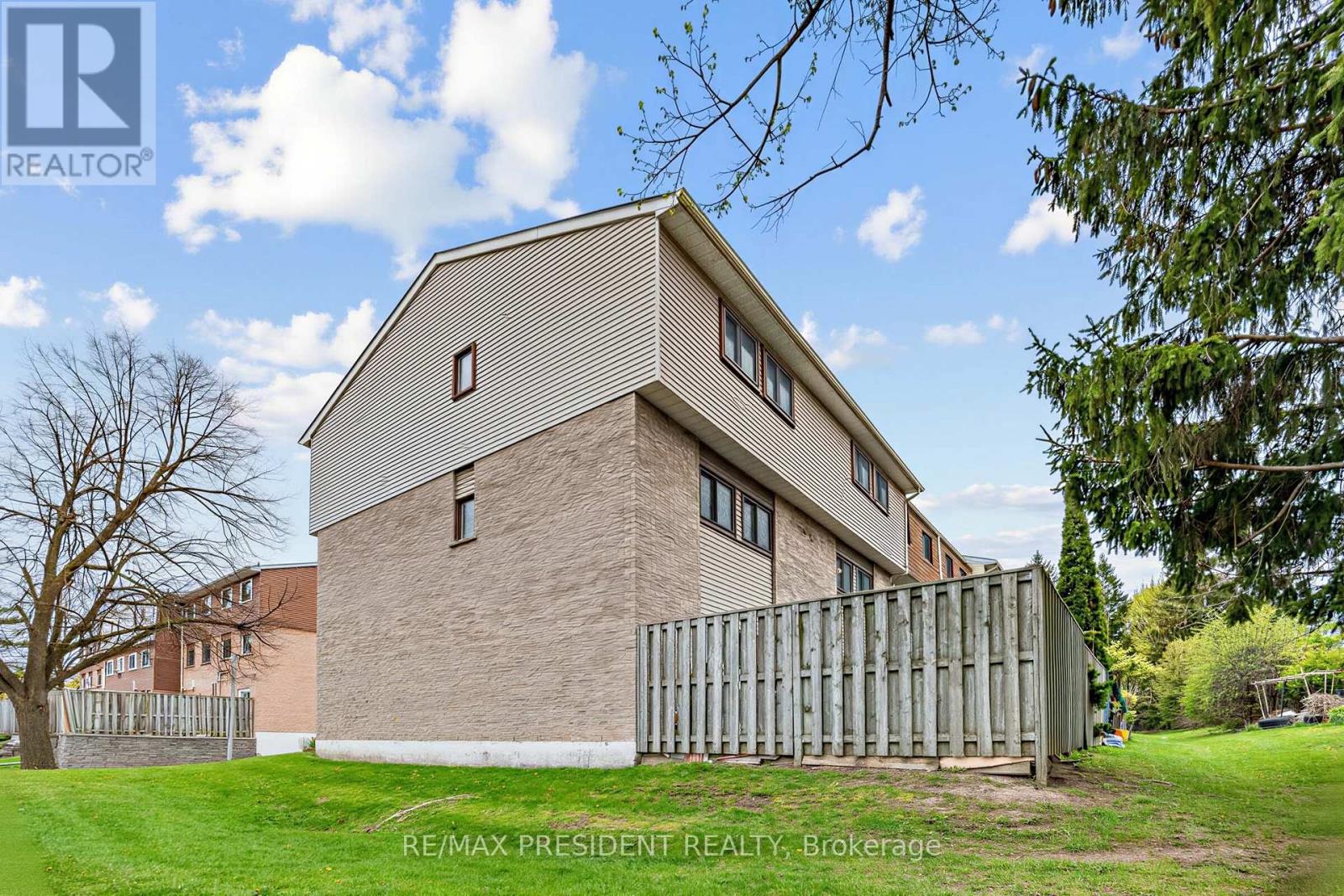 20 - 120 Murison Boulevard Property Photo 32