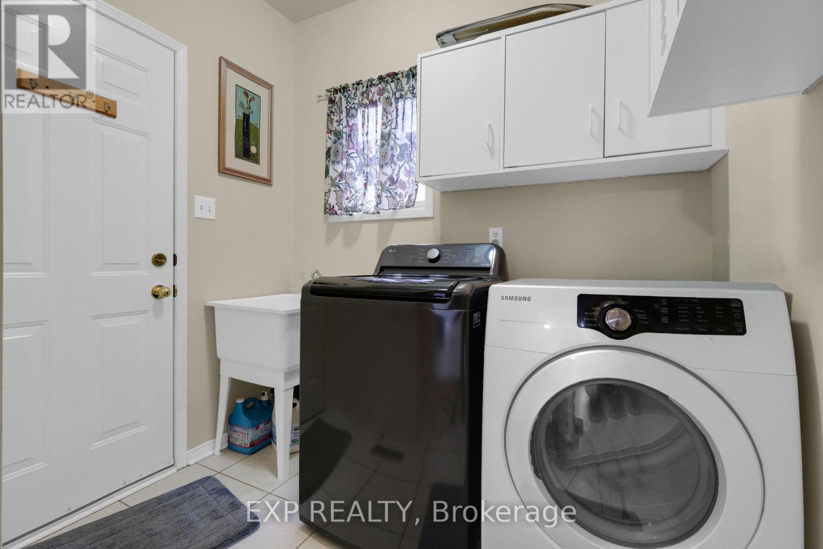 548 Ormond Drive Property Photo 10