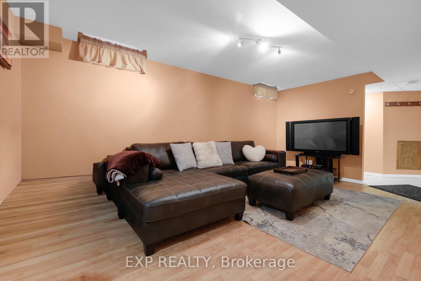 548 Ormond Drive Property Photo 21