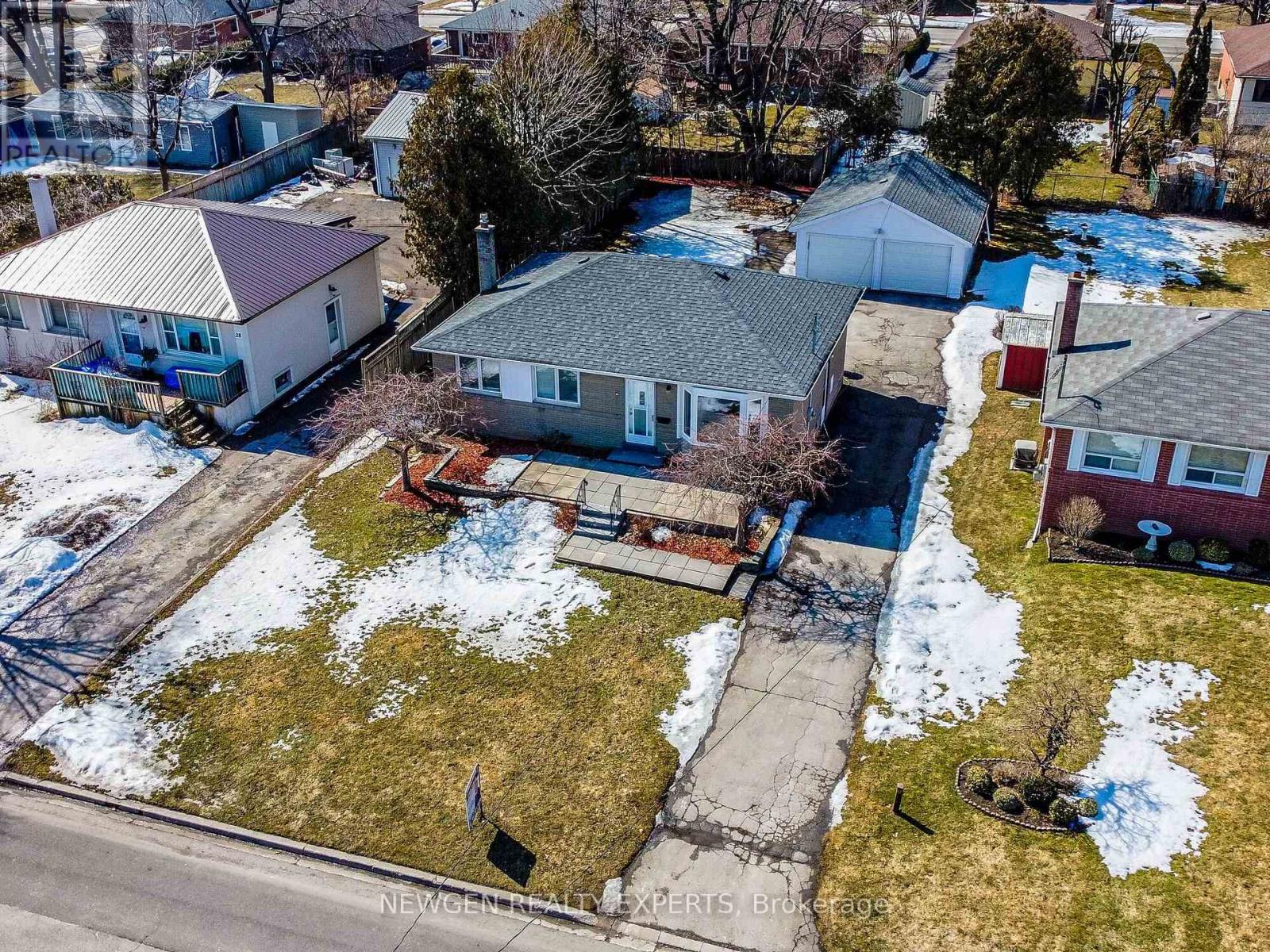 30 Linton Avenue E Property Photo 1