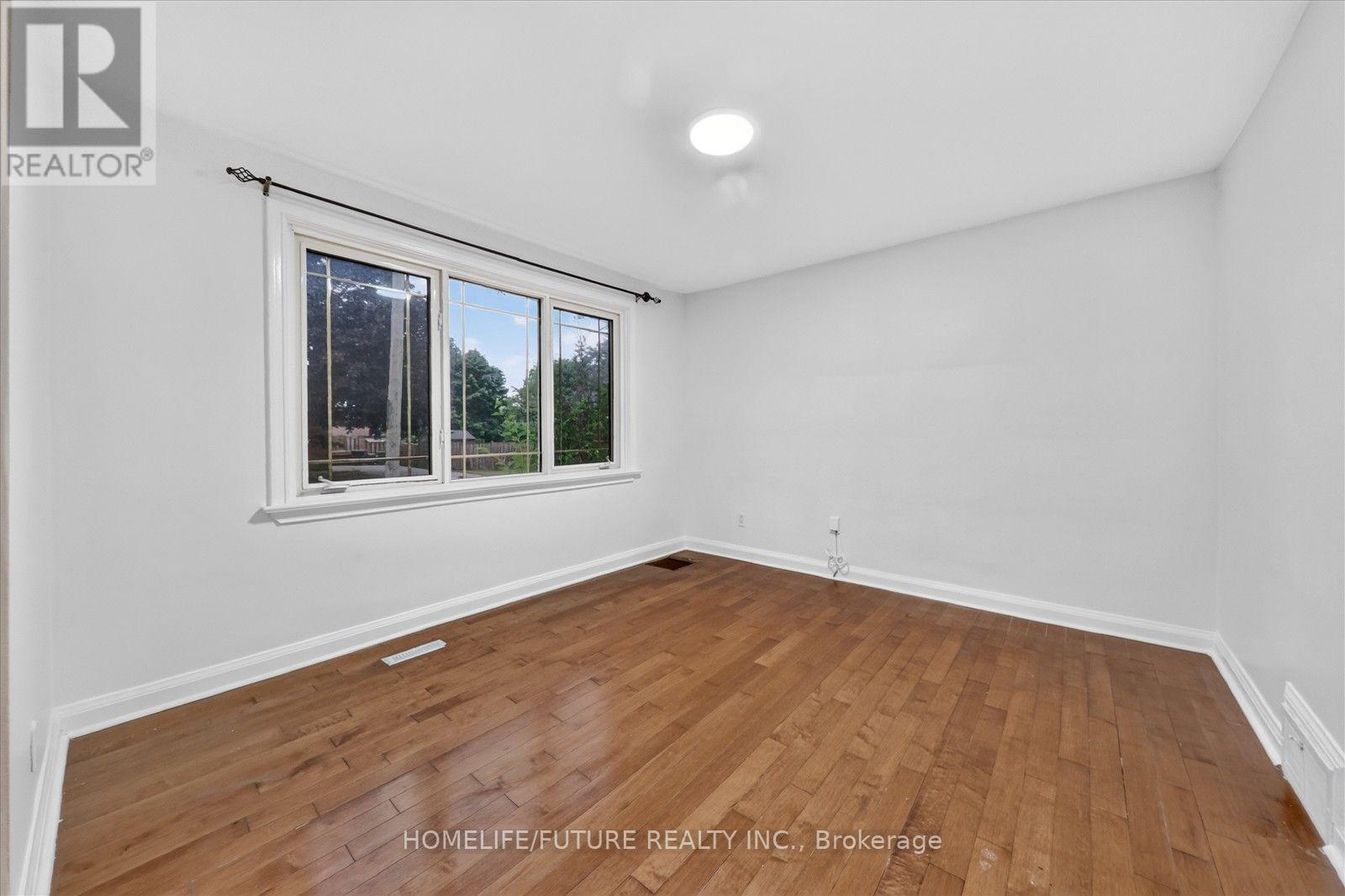 46 Stamford Square N Property Photo 7