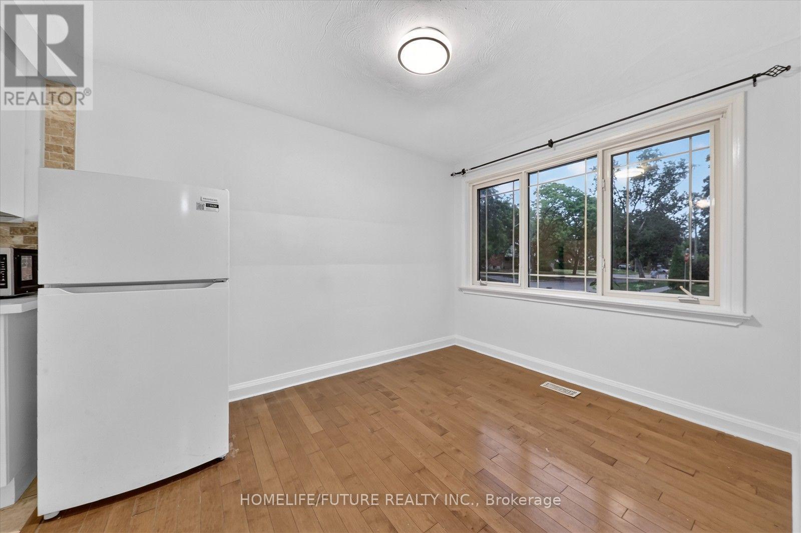 46 Stamford Square N Property Photo 10