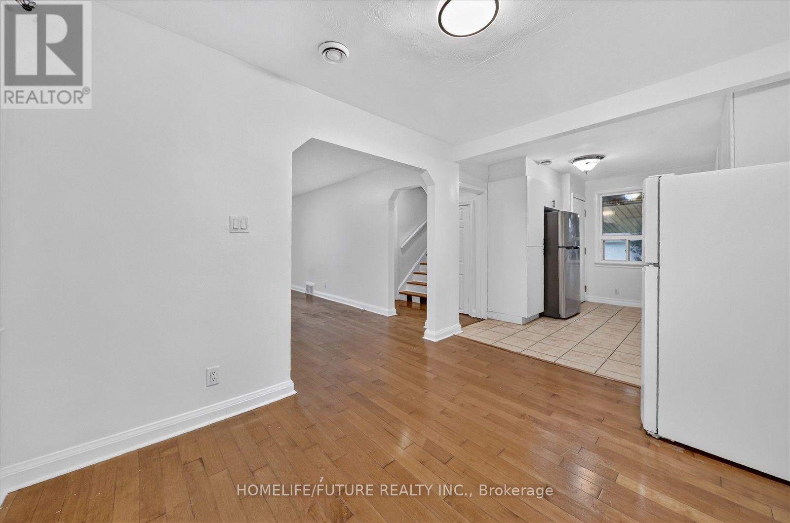 46 Stamford Square N Property Photo 11