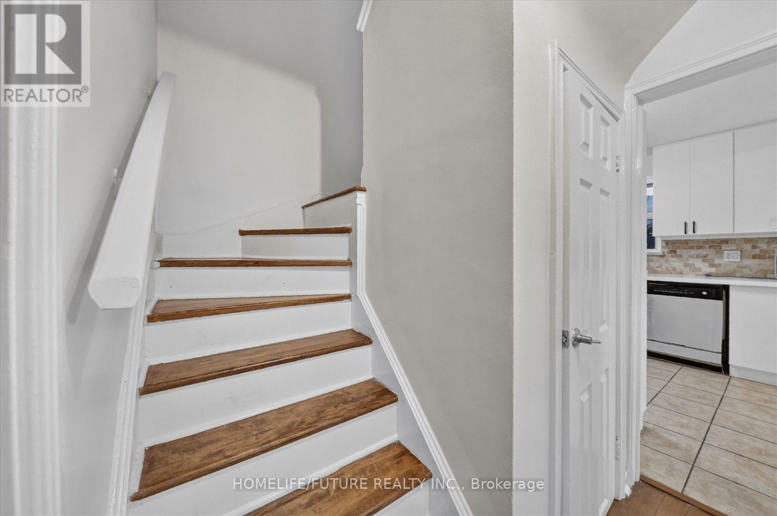 46 Stamford Square N Property Photo 17