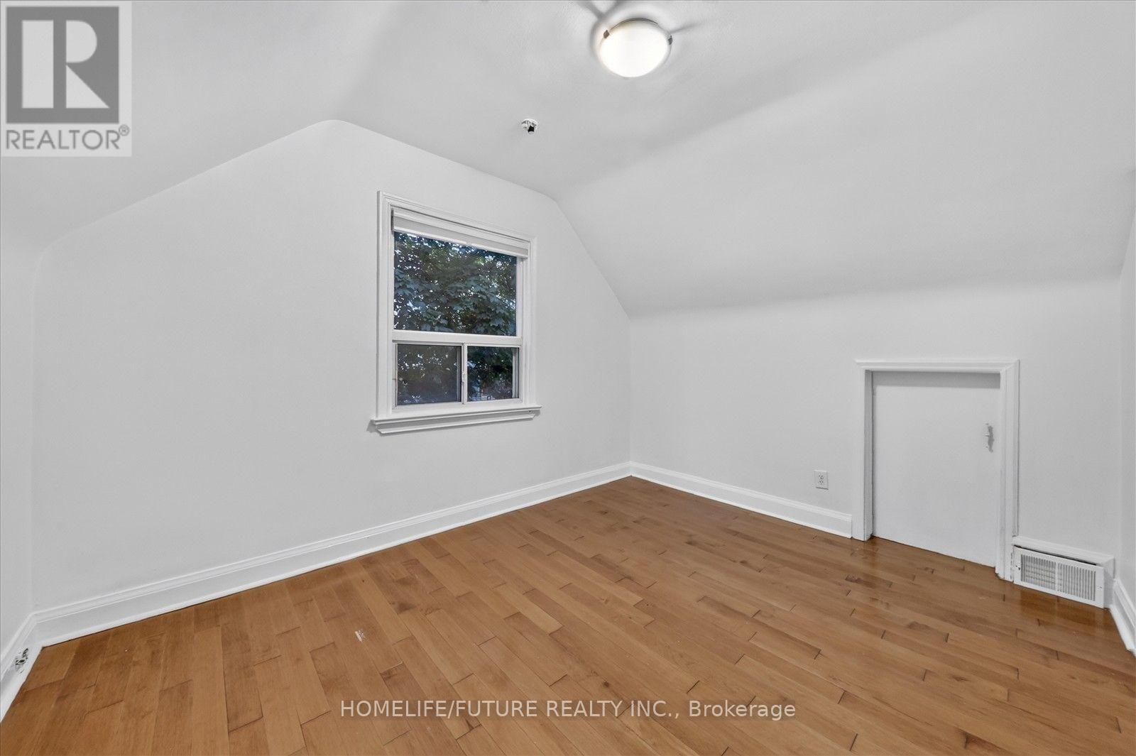 46 Stamford Square N Property Photo 19