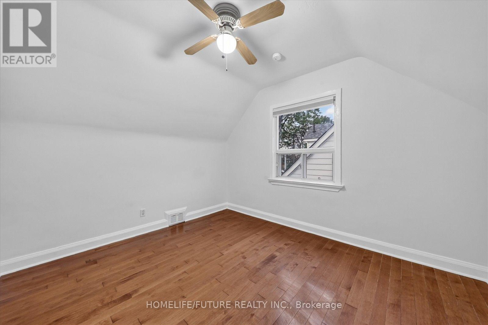46 Stamford Square N Property Photo 23