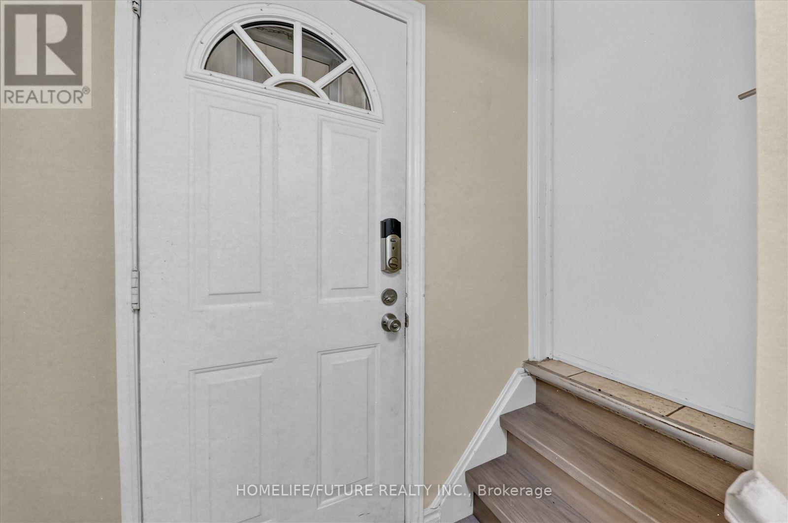 46 Stamford Square N Property Photo 25