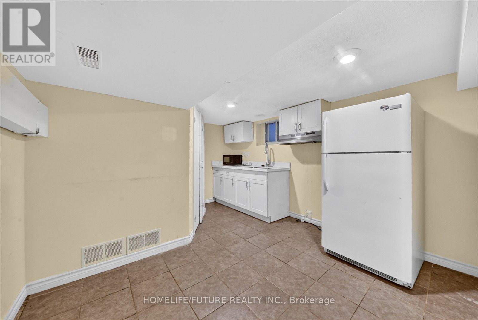 46 Stamford Square N Property Photo 27